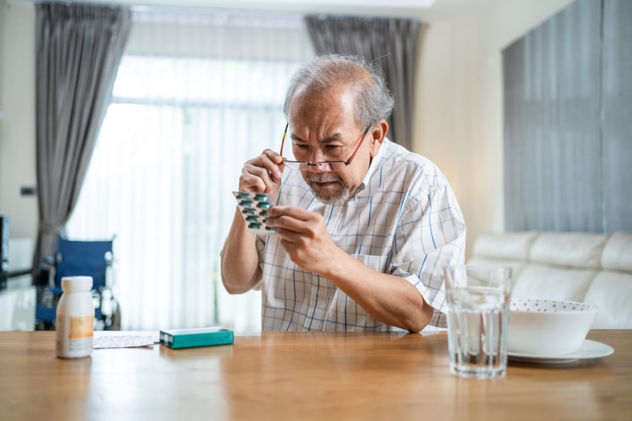 elderly minum obat - 2